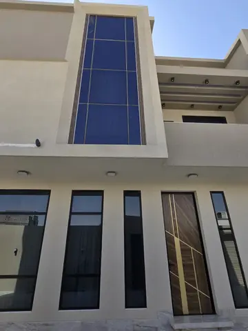 واجهة زجاجية - الخبر